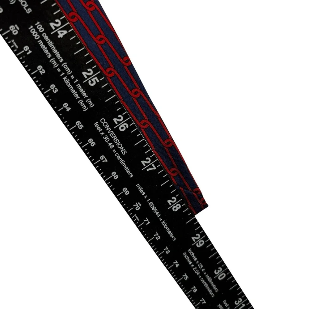 Gucci Neck Tie Navy Red Chain Link Pattern 100% Silk Made in Italy 3.5x57”